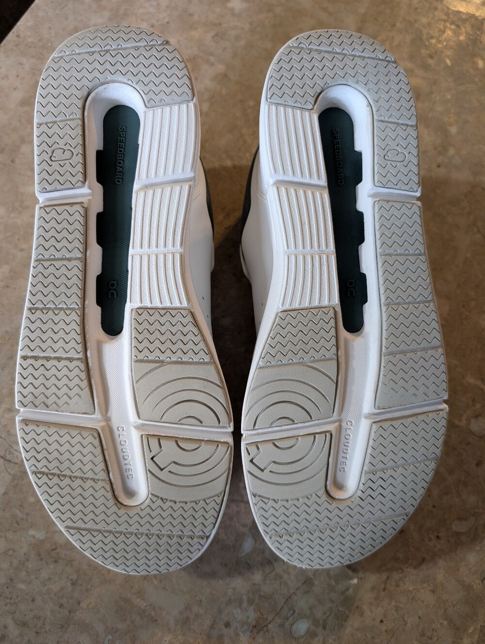 On The Roger Advantage Olive -white Swiss Engineering Shoes Men Size 8.5 No Box - Picture 9 of 13